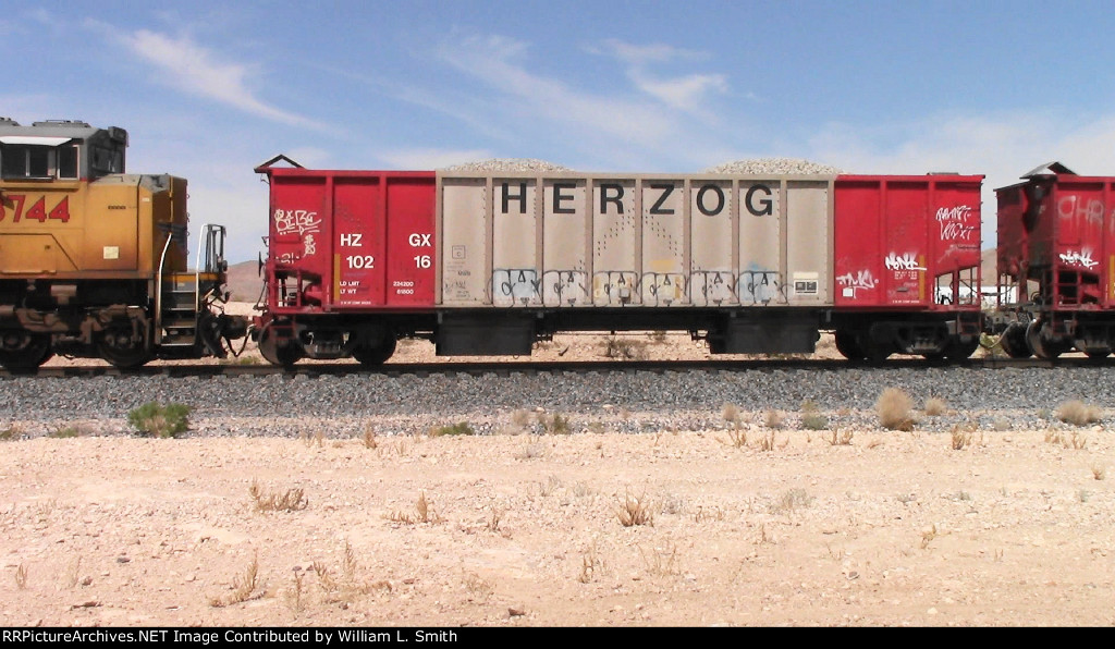 WB Unit Ballast Hooper Frt at Erie NV -6